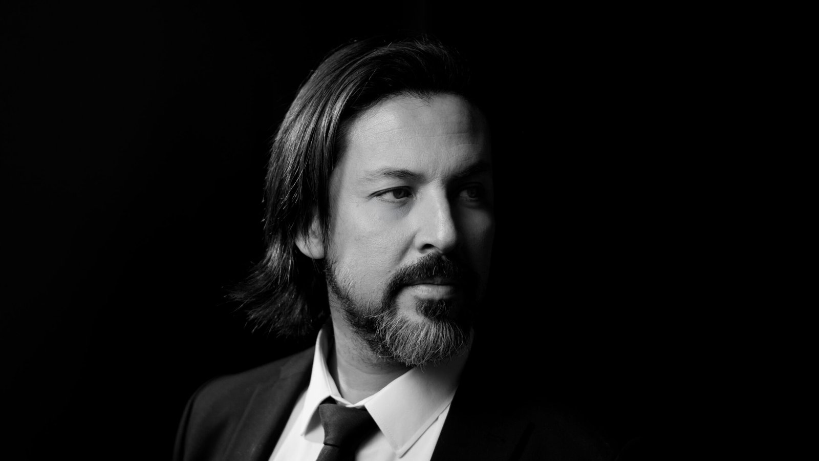 Retrato de Mister Roka en blanco y negro